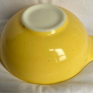 Vintage Pyrex Yellow Bowl Cinderella Light Pale Butter Mixing 443 2 1/2 qt